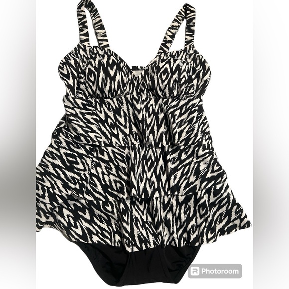 Swim Solutions Women's Size 8 Black Tiered One Piece Swimsuit | NEW/NWT!!🖤✔️☀️ - Picture 3 of 5